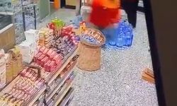 Akaryakıt istasyonu çalışanına kafa attı