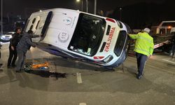Ambulans ve otomobil çarpıştı: 3 yaralı