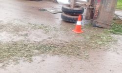 Devrilen traktörün altında kalan sürücü hayatını kaybetti