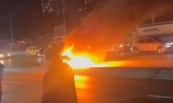 Esenyurt D-100 Karayolu'nda hafif ticari aracı alevler sardı