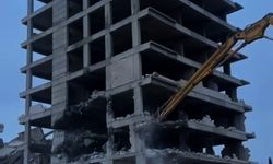 Gaziantep'te ağır hasarlı bina yıkıldı