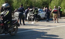 Kilis'te otomobil ve hafif ticari araç çarpıştı