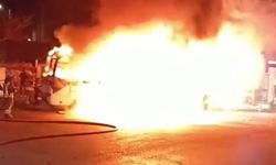 Manisa'da midibüste çıkan yangın, 5 motosiklete sıçradı
