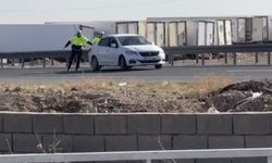 Mardin'de Polis Arızalanan Araca Yardım Etti