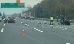 Otoyolda otomobil çekiciye çarptı