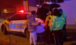 Polise direnince gözaltına alındılar