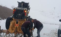 Siirt'te Kar Yağışı Köy Yollarını Kapattı