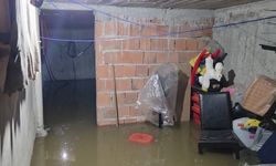 Sultangazi'de rögar tıkanınca binayı su bastı