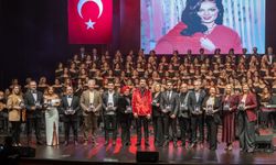 Türkan Şoray, 'İyilik Korosu' ile Mersin'de sahne aldı