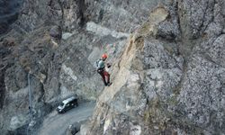 Yusufeli'de kaya riskine karşı endüstriyel dağcılar sahada