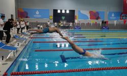 Yüzücüler kulaçlarını şampiyonluk için attı