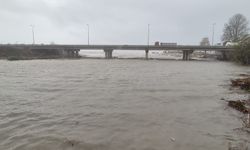 Zonguldak'ta dalgaların boyu 4 metreye ulaştı