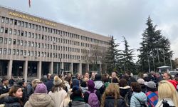 Yaşam hakkı savunucuları ve polis arasında gerginlik