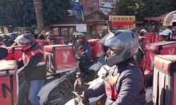 Adana'da kuryeler kontak kapattı