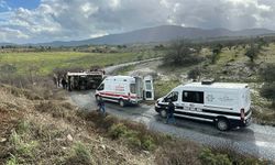 Aydın'da kamyonet tali yola yuvarlandı