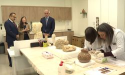 Bakan Ersoy Konservasyon Laboratuvarı'nı ziyaret etti