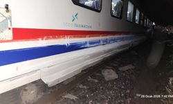 Balıkesir'de Toprak Kaydı, Yolcu Treni Raydan Çıktı