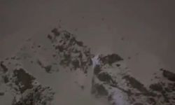 Çığ düşen evde yaralanan kadın öldü; 20 ev tahliye edildi