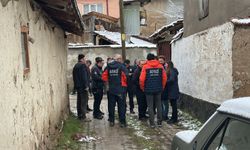 Çöken kerpiç evin altında kaldı