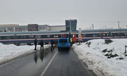 Diyarbakır'da yolcu treni, belediye otobüsüne çarptı