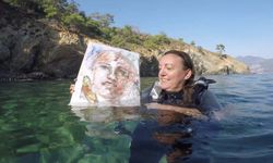 Eskişehir’de emekli hemşire, 8 yıldır su altında resim yapıyor