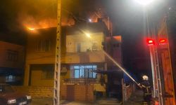 Hatay'da İki Katlı Ev Yandı