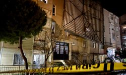 İzmir'de 2 binanın çatısı uçtu