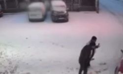 Kayan otomobili durdurarak kazayı engellediler