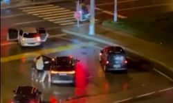 Kazaya karışanlar, sürücüyü darbetti