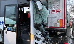 Kurtköy'de feci midibüs kazası!