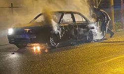 Manisa'da otomobil alev aldı: Araç küle döndü