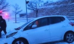 Mardin'de yollar kardan kapandı; 5 kaza