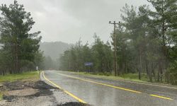 Marmaris'te fırtına hayatı olumsuz etkiledi