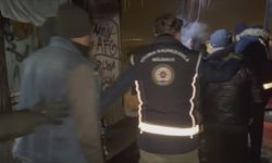 Metruk binada saklanan kaçak göçmenler yakalandı