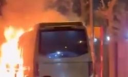 Seyir halinde yanan minibüs hurdaya döndü