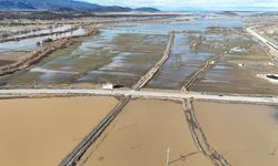 Konya'da sağanak yağış ekili alanlarda zarara yol açtı