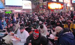 Times Meydanı'nda iftar programı düzenlendi