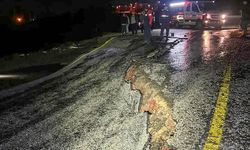 Uşak'ta yağıştan dolayı yolda çökme oluştu