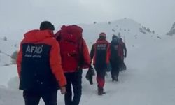 Ağrı'da verici istasyonundaki ekibin üstüne çığ düştü