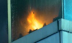 Bağcılar'da 4 katlı tekstil fabrikası alev aldı