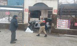 Bingöl'de otomobil lokantaya girdi: 5 kişi yaralandı