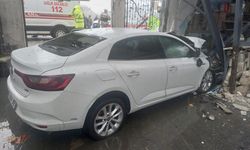 Bingöl'de otomobilin lokantaya girdi