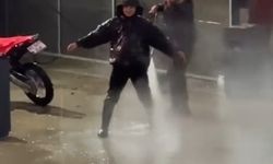 Çamurlu Araziden Çamurla Döndü Kendini Yıkattı