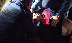 Dörtyol'da kepçe uçurumdan yuvarlandı