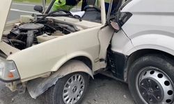 Elazığ'da yolcu minibüsü ile otomobil çarpıştı