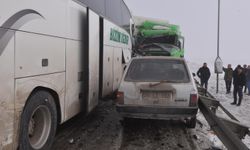 Erzurum'da 11 araçlı zincirleme kaza