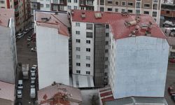 Evinin 7'nci katından atladı, eşi ölü bulundu