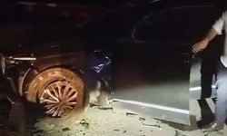 Hatay'da cip, polis aracına çarptı: 2 memur yaralandı