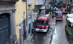 İtalya'da çıkan yangında tarihi tiyatro hasar gördü