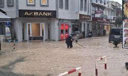 İzmir'de hava koşulları hayatı olumsuz etkiledi